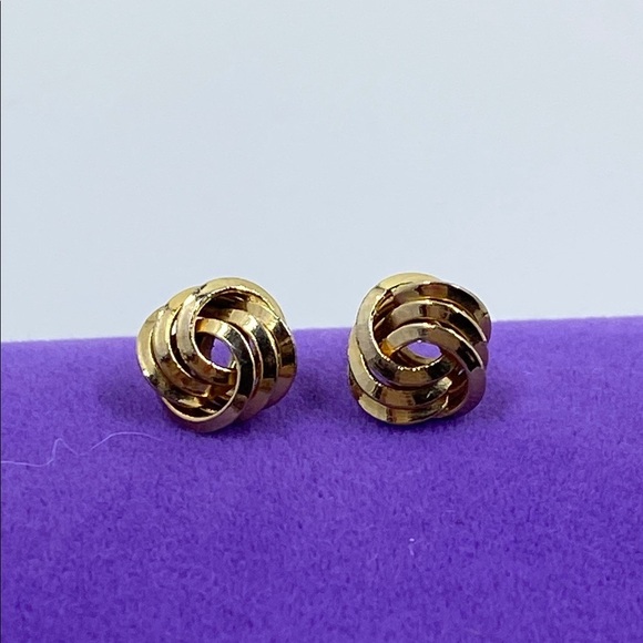 💛 Elegant Gold Plated Knot Earrings - Picture 1 of 4